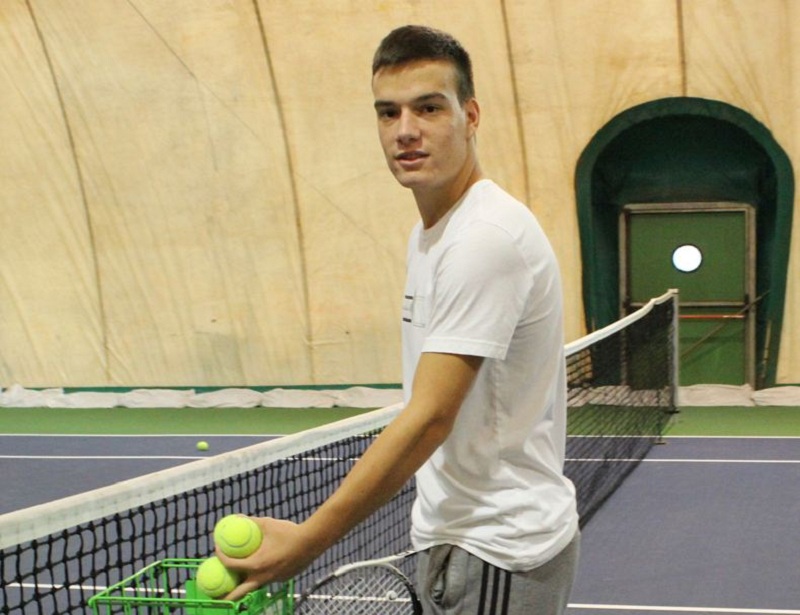 ЈУНИОРСКИ АО: Миладиновић преокретом до полуфинала